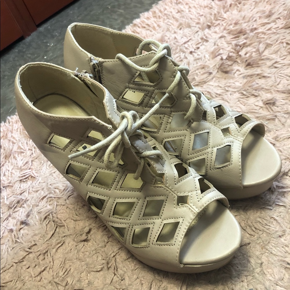 Cream wedges